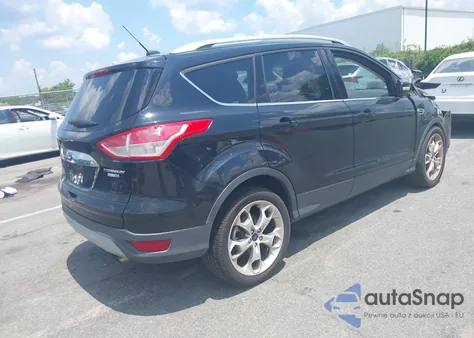 2016 Ford Escape Titanium z USA, uszkodzony, nr VIN 1FMCU9J91GUB64620